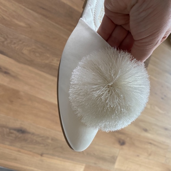 Adorable mules - size 6.5 - Picture 2 of 3